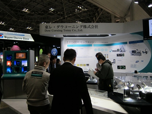 ���ձ�չ���۽�ȫ��LED/OLED��ҵ��չ